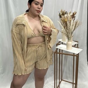 A 3-piece short set. Lightweight and comfortable for hot weather.